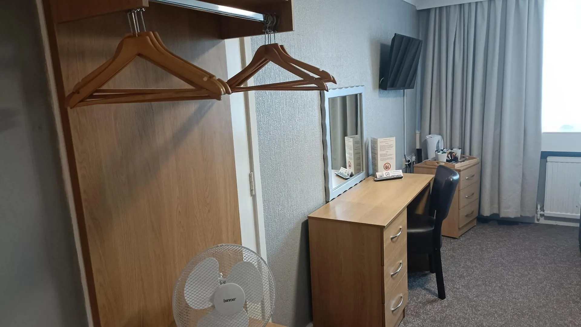 Airport Hotel Manchester 3*,